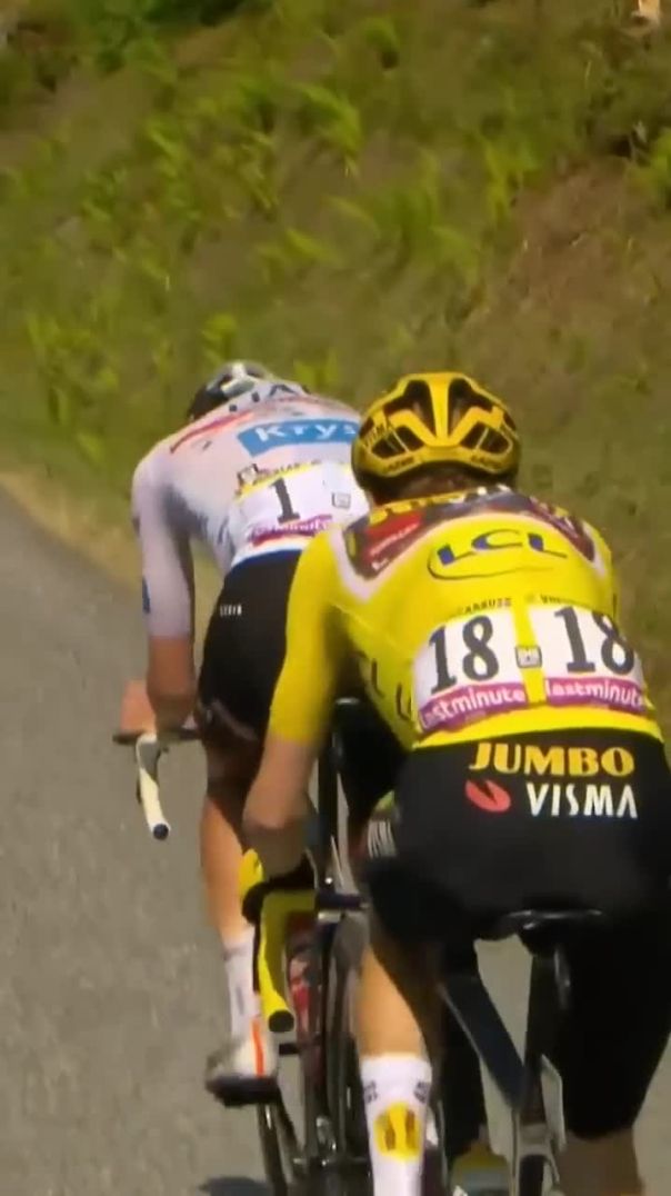 An incredible act of sportsmanship at the Tour de France